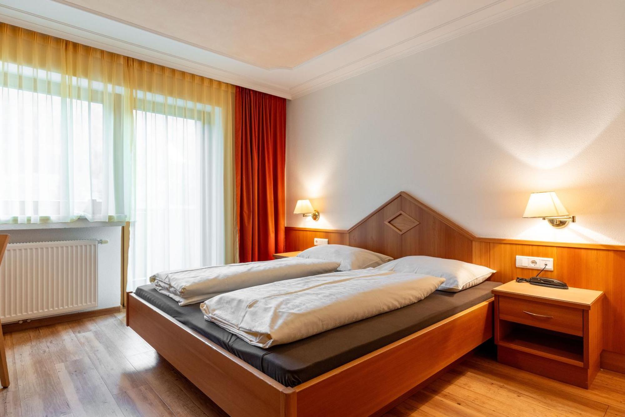 Hotel Tannenhof Brunico Exterior photo